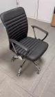простой и современный офисный стул