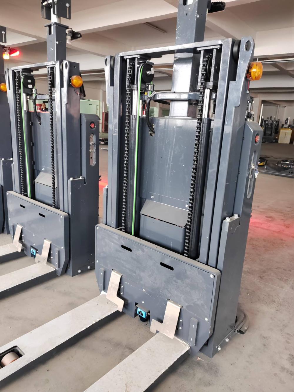 Applications of the SDKELI 2D Laser Scanner in Obstacle Avoidance and Navigation for Smart Forklifts