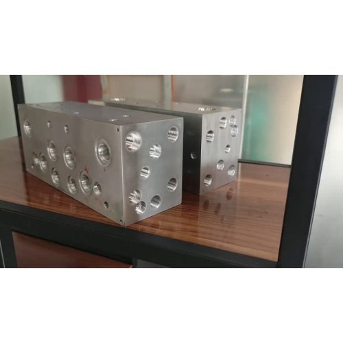 Agua de alta presión desabasteciendo el cuerpo de la válvula y el bloque de válvulas para nuevos vehículos de energía