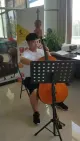 Studente di fascia alta o violoncello principiante