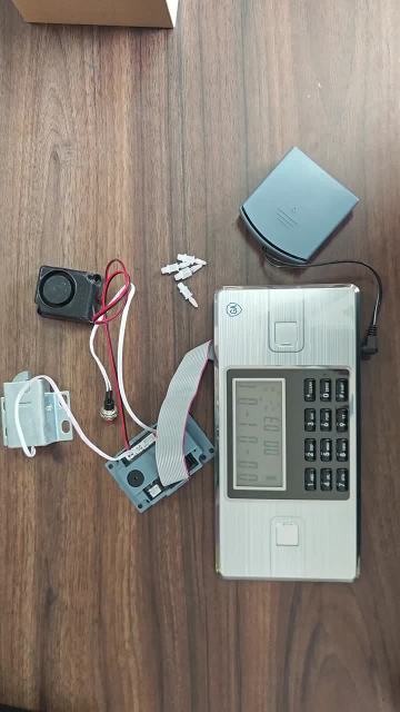 This electronic panel lock is customized for safes. Adopting industrial-grade touch chip, it features sensitive response and ultra-low failure rate with stable long-term performance. The thickened alloy panel is pressure-resistant, smash-proof, high-tempe