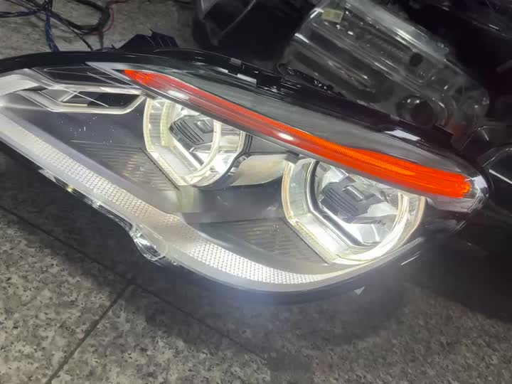 farol BMW F13