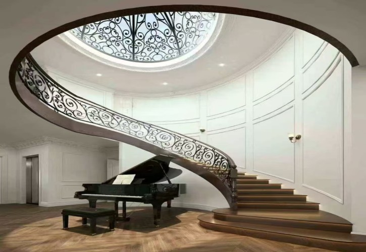 Escalera espiral de madera