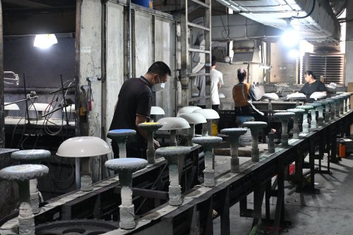 Yongkang Guangye Kitchenware Co., Ltd. lansează o nouă tigaie antiaderență galbenă lămâie cu ornamente pentru piețele globale