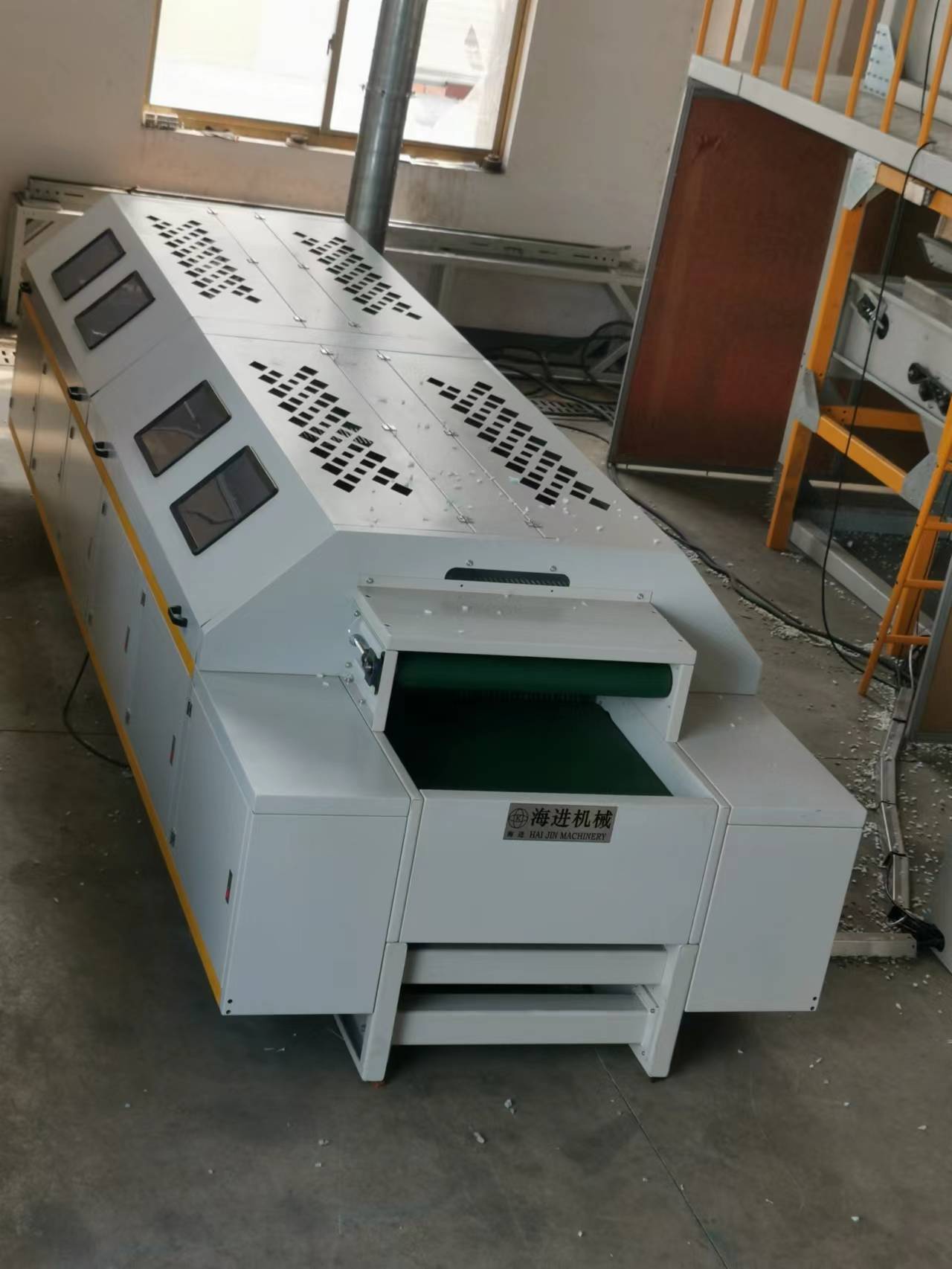 foam cutting and filling machine