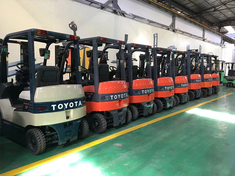Second-hand forklift warehouse