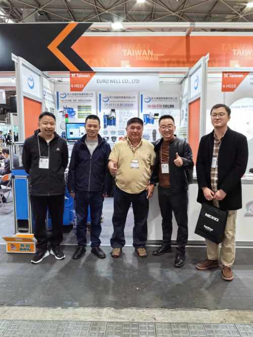 ২ November নভেম্বর, নিংবো ওরিওন জাপান জিয়াম প্রদর্শনীতে যান