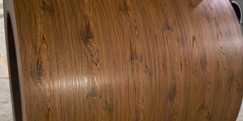 Processus de production de bobines d'acier revêtues de couleur marron chaud