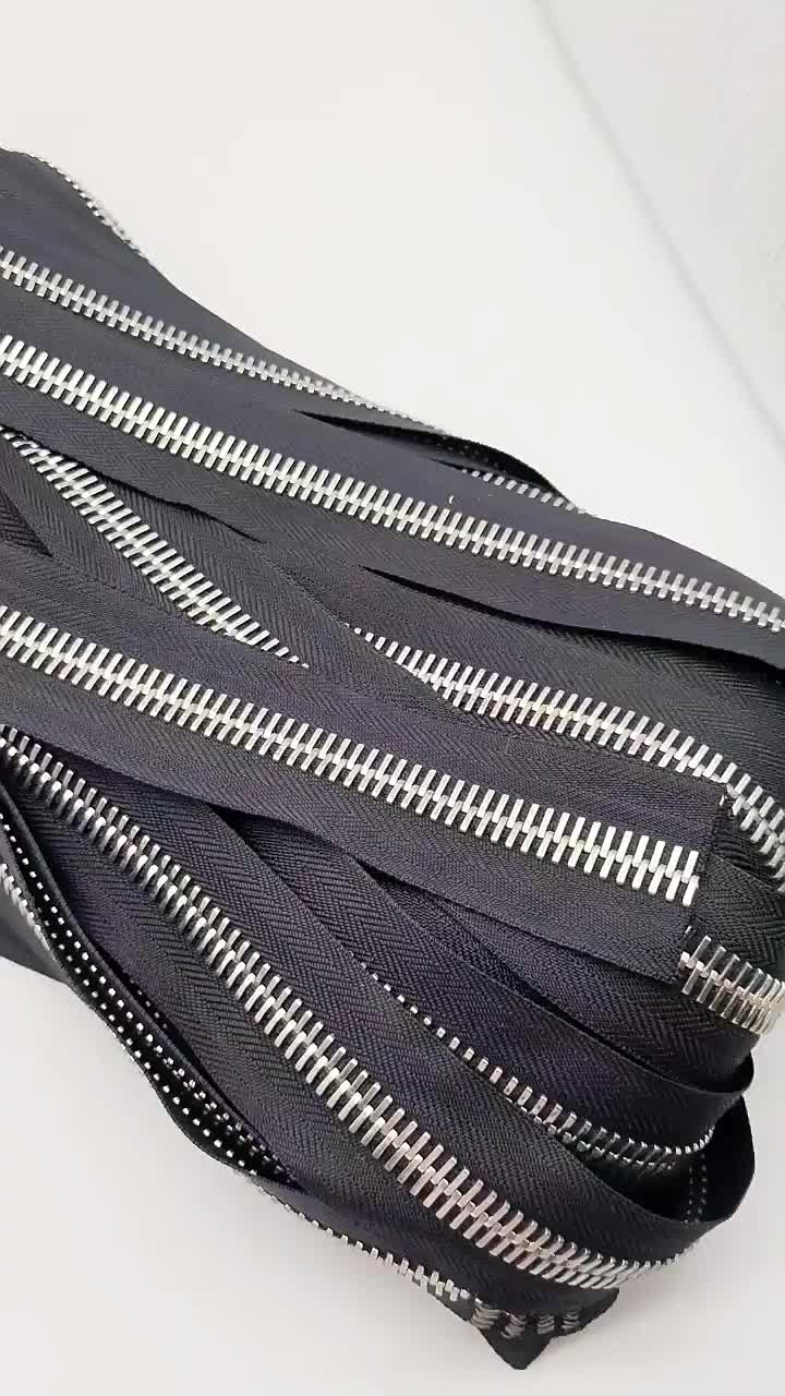 Metal zipper