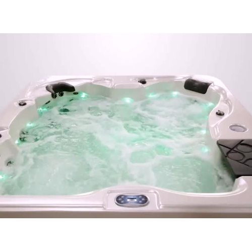 4 personas jacuzzi romántica