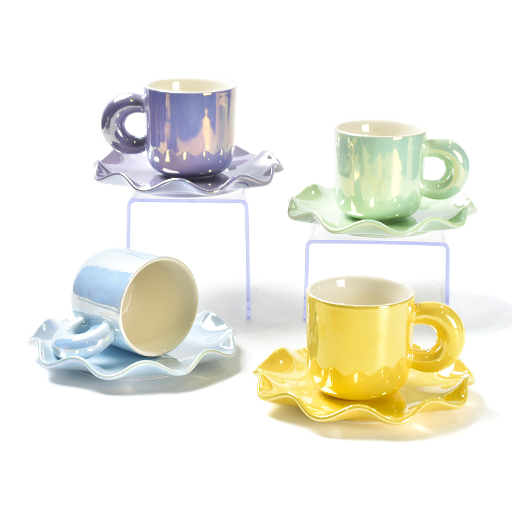 Amazon Inductive Rainbow Color earlescent mug 도자기 선물 세라믹 티 컵 꽃 커피 컵 및 접시 세트