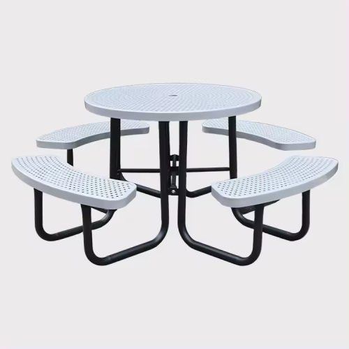 outdoor dinnng table