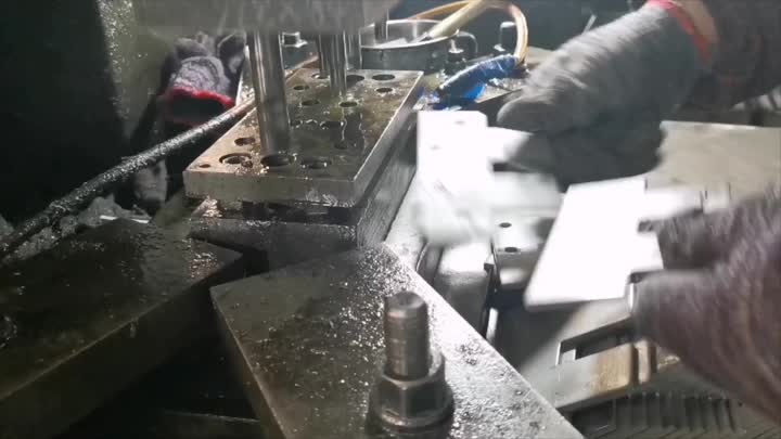 Producción de bisagra de puerta de hardware del líder - proceso