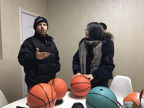 Glühen im dunklen Basketball -Sprengprodukttrend