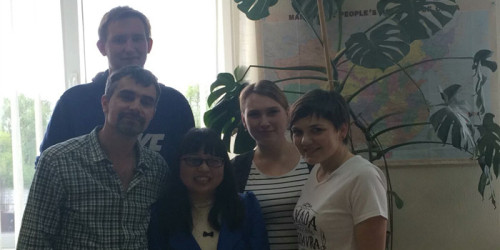 Bumisita sa mga Customer ng Home Appliance Metal