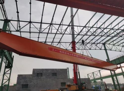 O primeiro içamento da ponte rolante de 40 metros de comprimento para o Projeto de Aço Elétrico Jingang ESP foi concluído com sucesso, marcando a entrada da construção do projeto em uma nova fase.