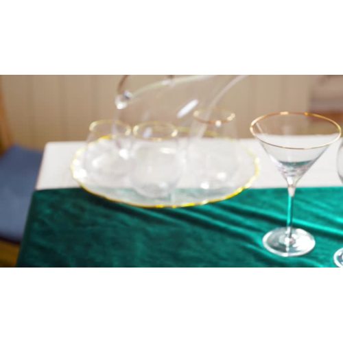 Glass set with bottom bubble gold rim.mP4