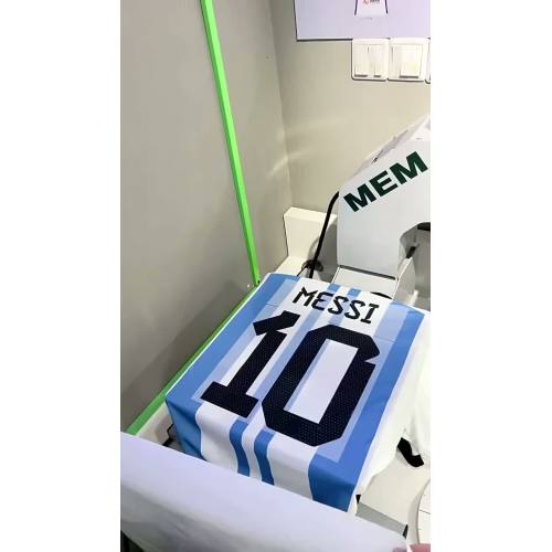Exhibición de camiseta de fútbol personalizada de alta calidad