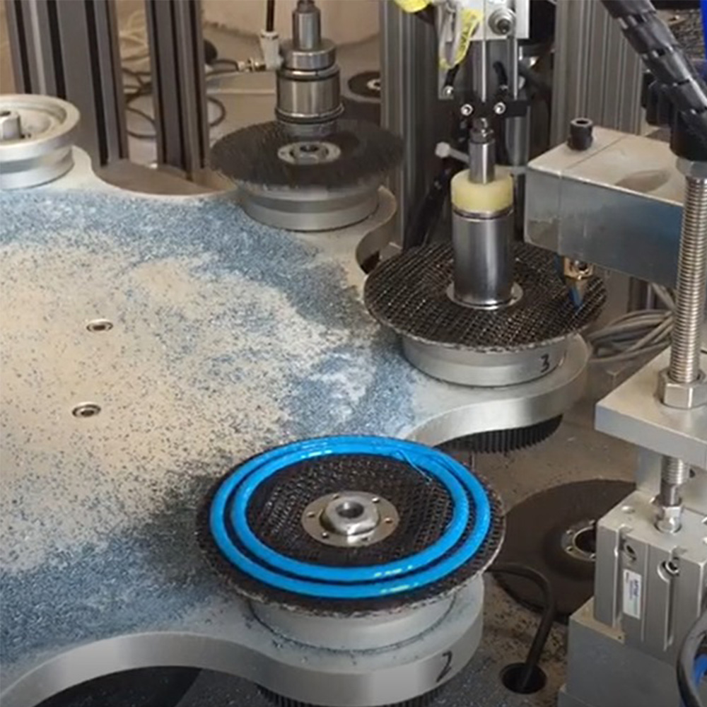 машина для изготовления лепестковых дисков