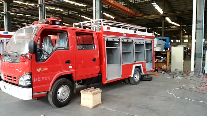 Camions de lutte contre l&#39;incendie ISUZU.mp4