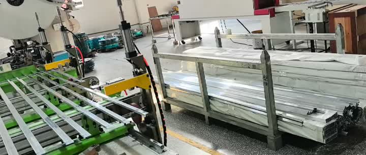 Poinçonneuse automatique