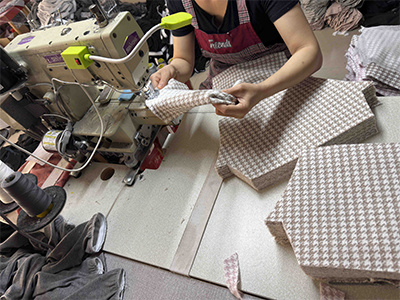 Pujiang Runfeng Apparel: مصنع محترف لتصدير الملابس المخصصة مع خدمة سلسلة التوريد الكاملة