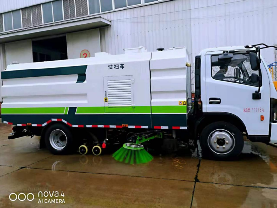 Big Dorica Cleaning Sweeper Truck