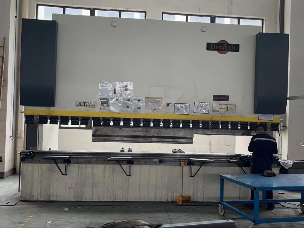 CNC bending machine