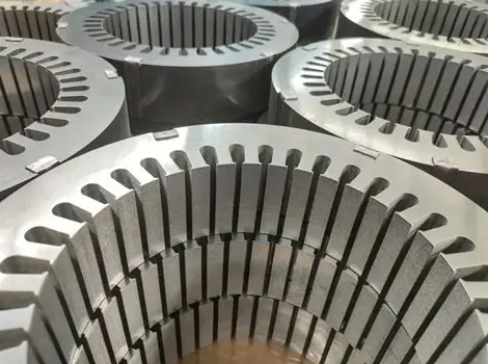 Vamos falar sobre o principal material dos núcleos do estator e do rotor do motor: chapa de aço silício