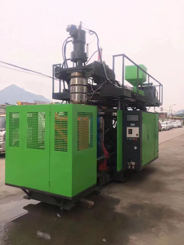 90D extrustion blow molding machine 