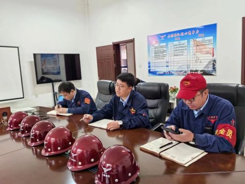Регулярное проведение совещаний руководства Dapeng Heavy
