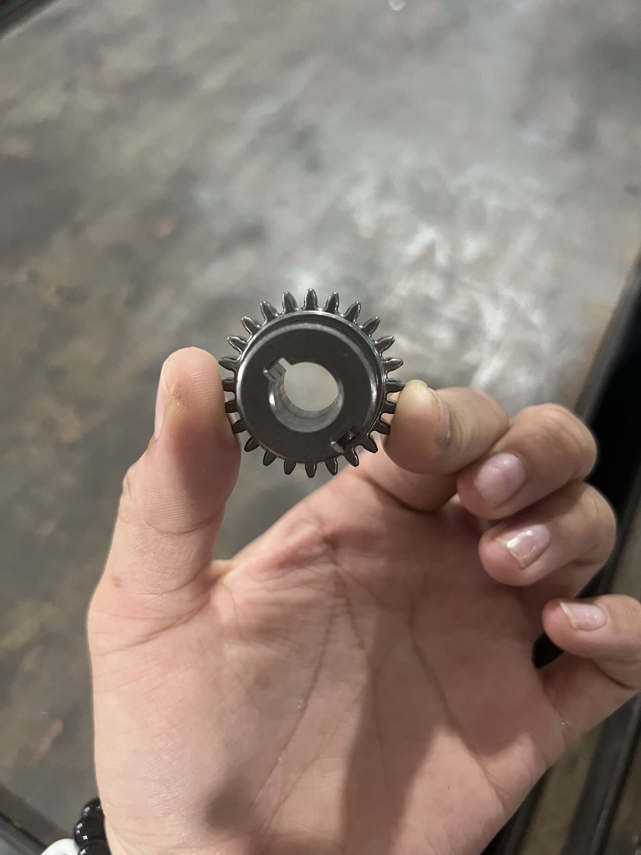 Haben Sie etwas über pulvermetallurgische Zahnräder gelernt? Der pulvermetallurgische Prozess reduziert die Kosten erheblich. Wenn Sie mehr wissen möchten, hinterlassen Sie gerne einen Kommentar im Kommentarbereich.