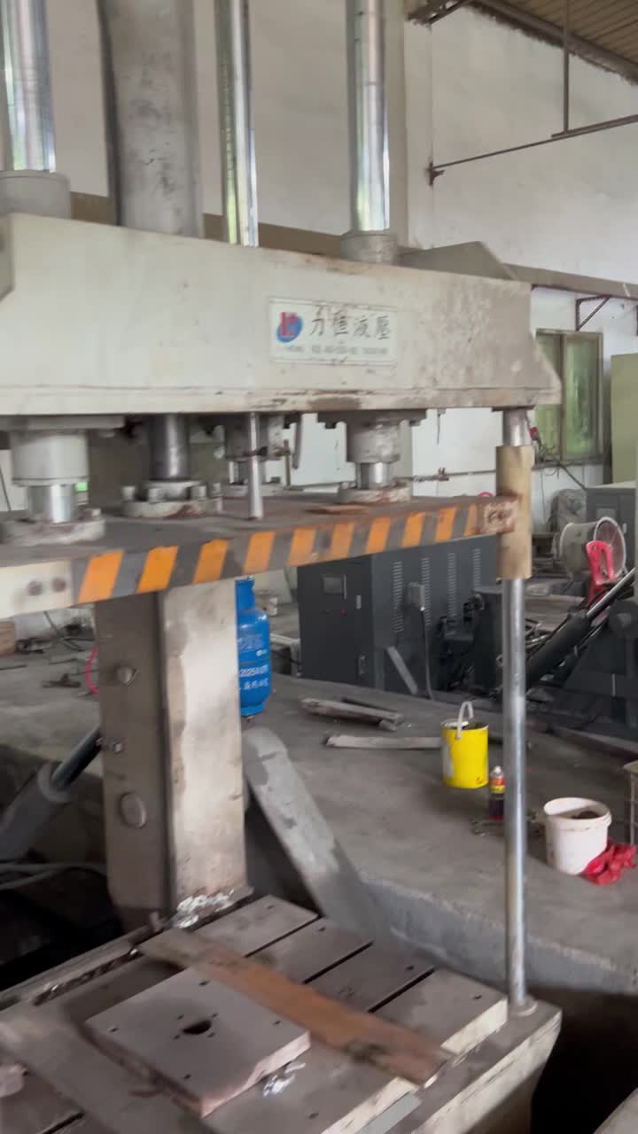 Customer gravity casting workshop)
