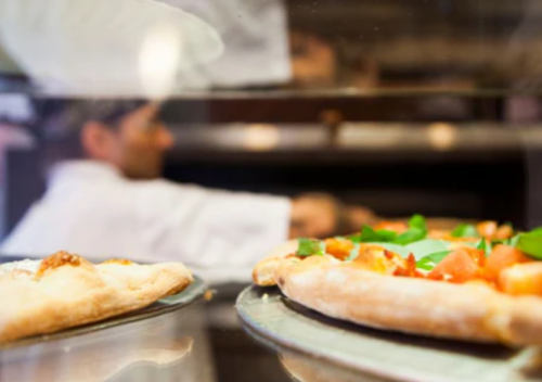 CAN YOU COOK FROZEN PIZZA IN A PIZZA OVEN: EXPERT TIPS FOR PERFECT RESULTS