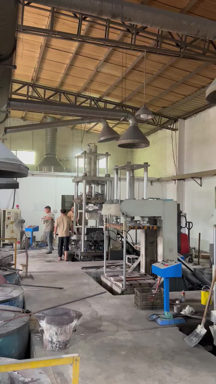 Customer gravity casting workshop