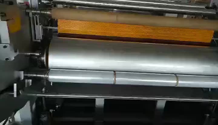 Linea di film in fusione di 1500 mm a due estrusori modello CL-65 / 90C.mp4