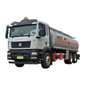 KEEYAK Factory Price Sino Howo 6x4 8x4 4x2 Oil Fuel Tanker Truck1
