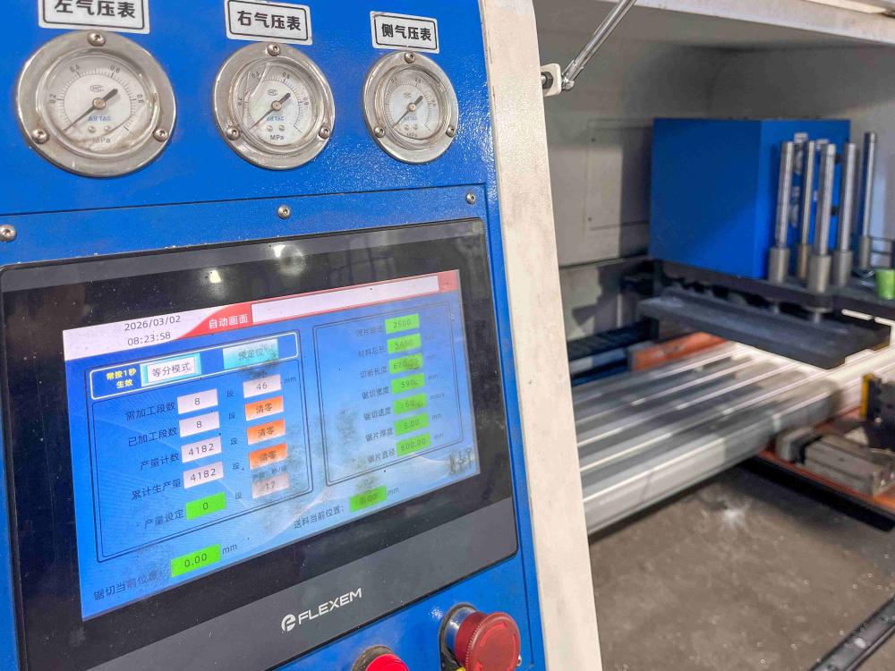 Semi-Automatic Cutting Machine