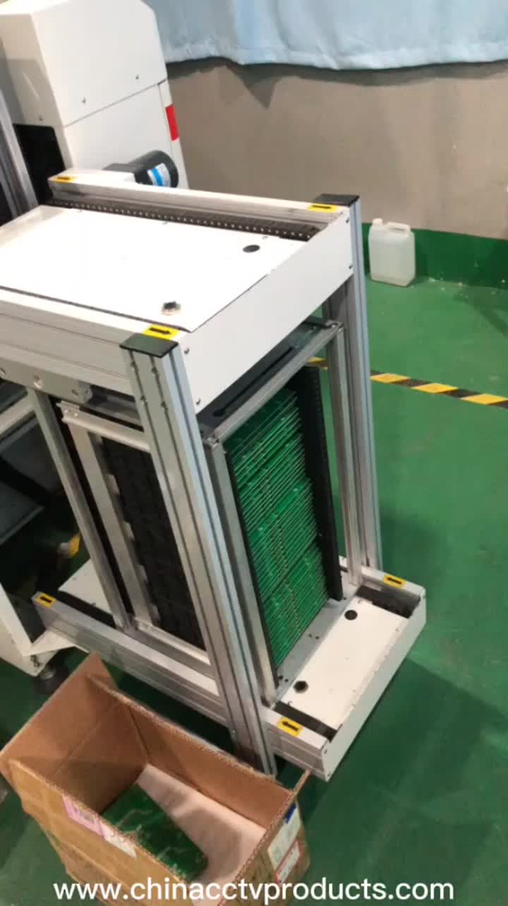 Automatic soldering machine for the chip