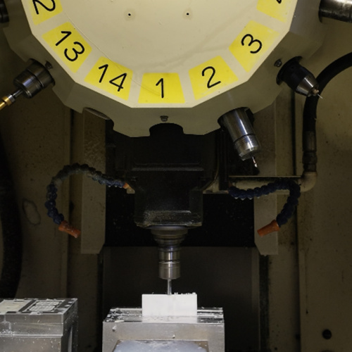 Hal-abuur-Driven R&D - Tartanka ubucda ah ee Faradi Electronics