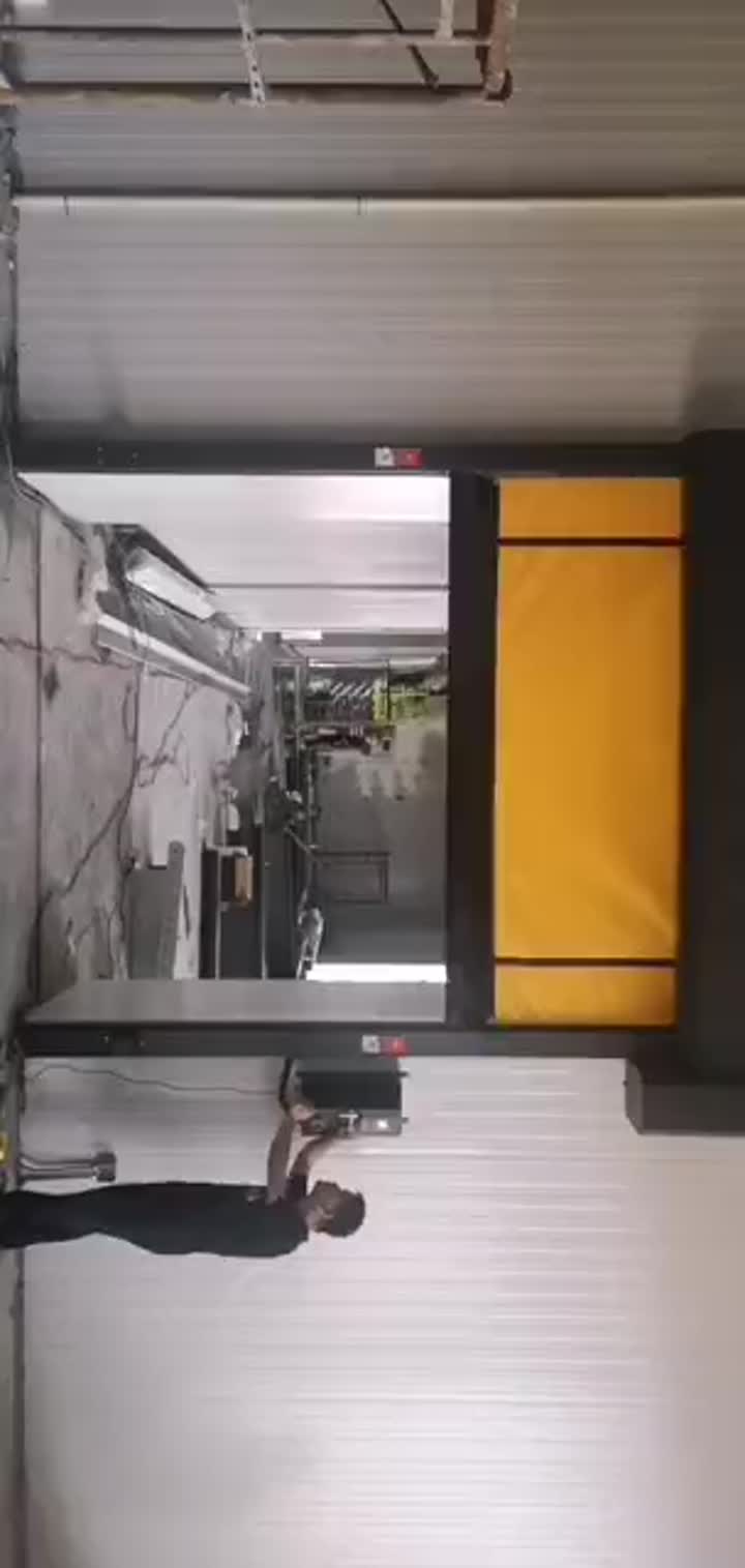 self-repairing zipper door