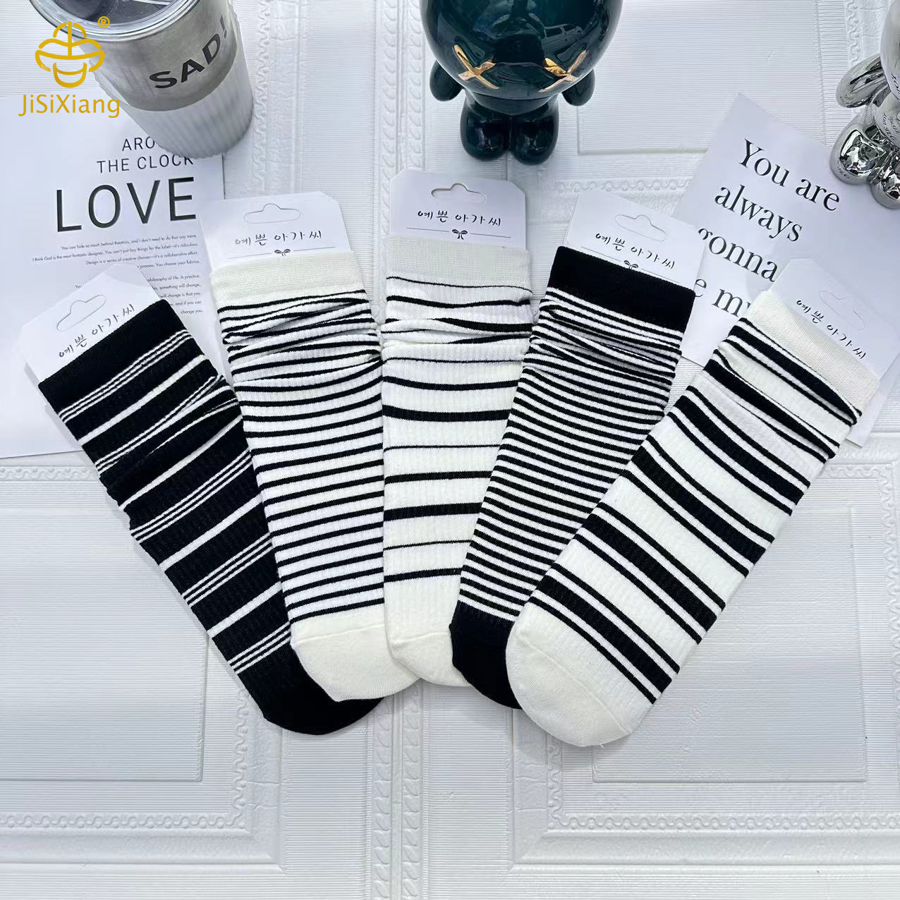 한국 흑백 줄무늬 미드 튜브 양말 파일 양말