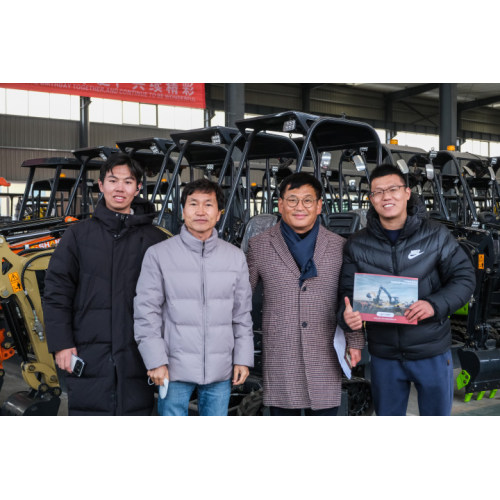 Korean customers visit our factory and discuss the use of skills together