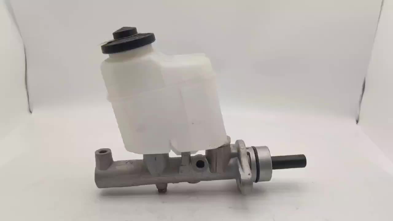 قطع غيار السيارات OEM 47201-06151 47201-33360 47201-33401 Brake Master Cylinder for Toyota1