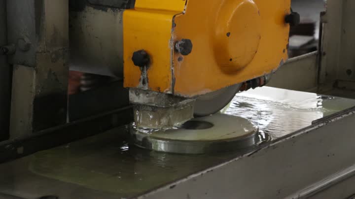 Выхлапавы клапан з падвойным створкі