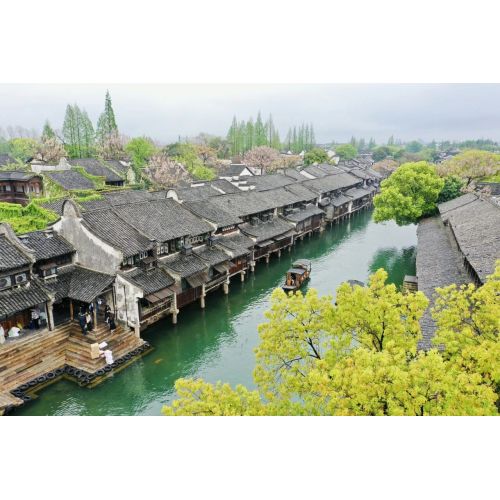 Xu Kaizhang, director general al grupului farmaceutic al oamenilor din Changchun, a primit „Premiul West Lake pentru figura remarcabilă în industria farmaceutică din China” la Wuzhen.