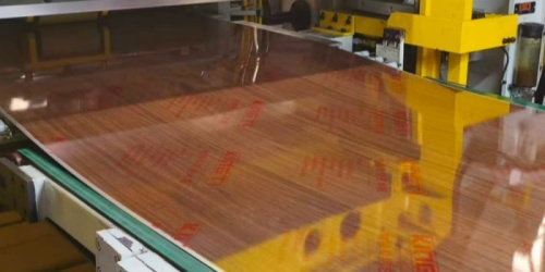 Processus de production de bobines d'acier laminé à grains de bois de noyer nord-américain