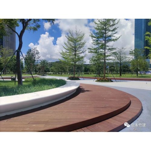 Zhuhai Financial Island의 Central Garden-Bamboo Decking