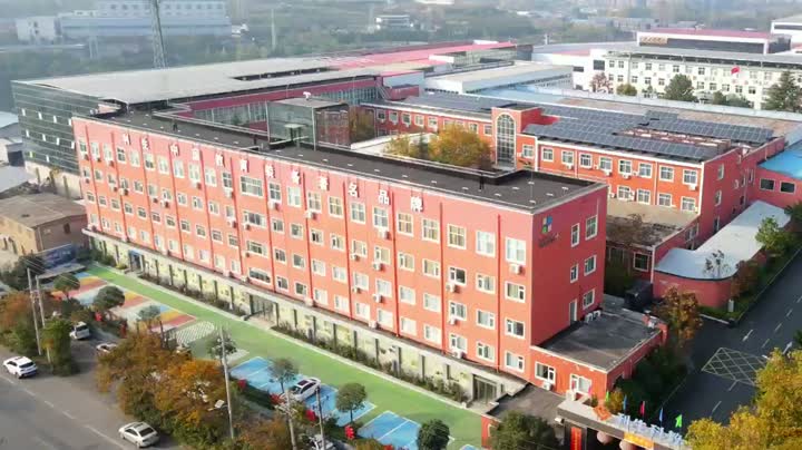 Eğitim masaları ve sandalyelerinin profesyonel şekilde kişiselleştirilmesi