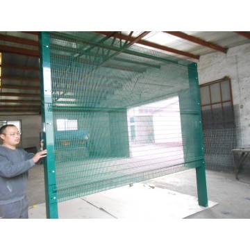 China Top 10 Hole Welded Wire Mesh Fence Brands
